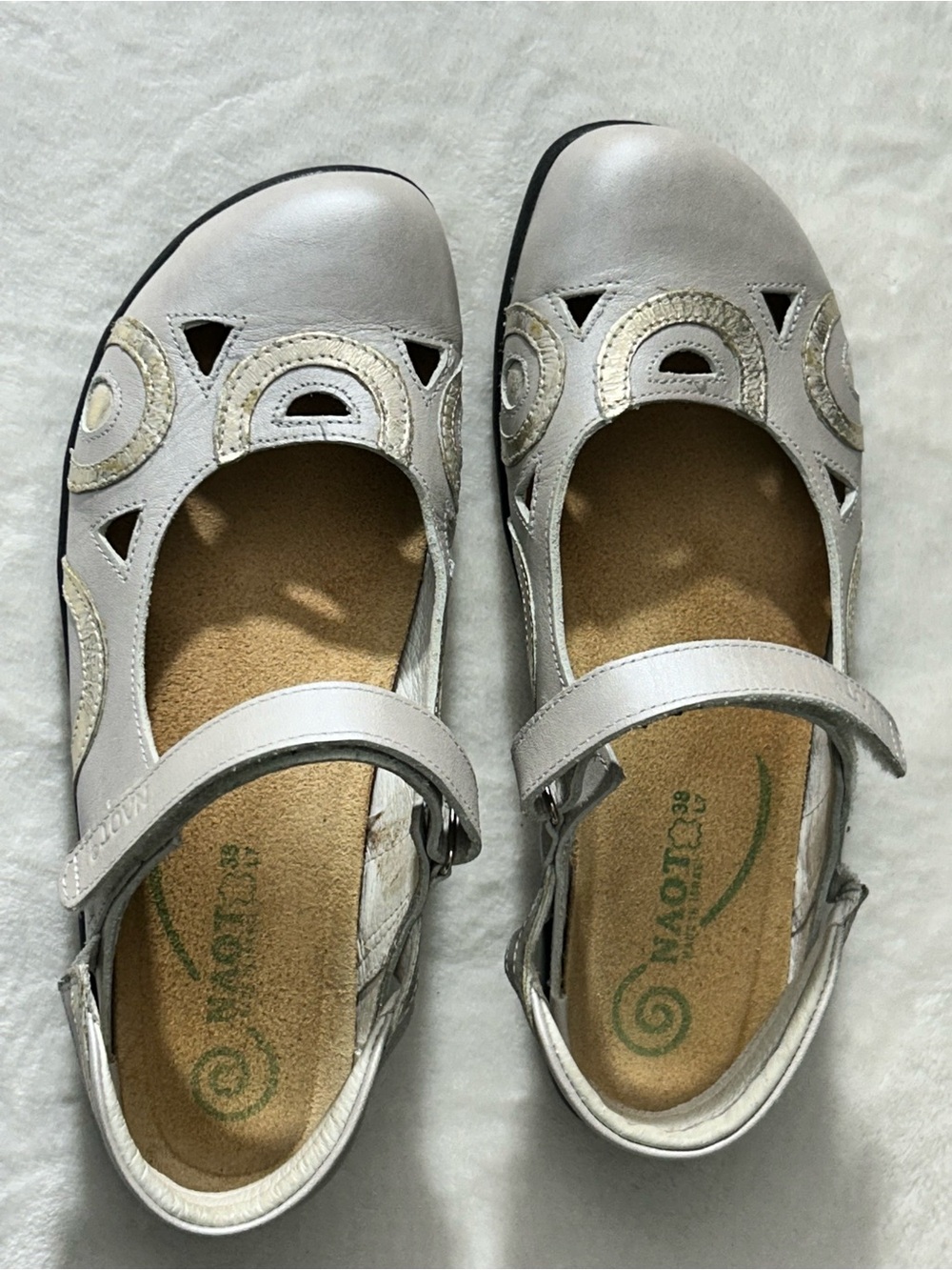 Naot Rongo Silver Pearl Metallic Mary Jane Flats Cutout Design Size 7US / 38EU